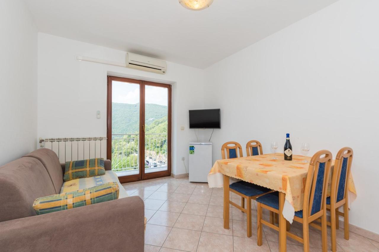 Apartments Villa Adria ラバック エクステリア 写真
